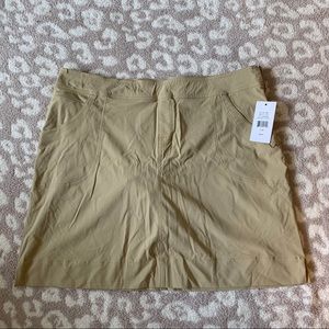 NWT LUCY Walkabout Skort w/side zip & pockets